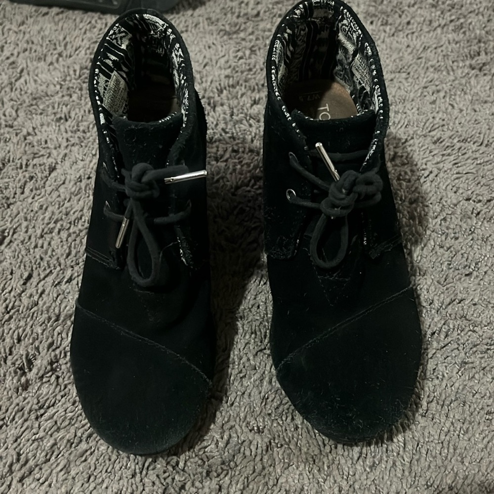 Black wedge Tom’s ankle boots
